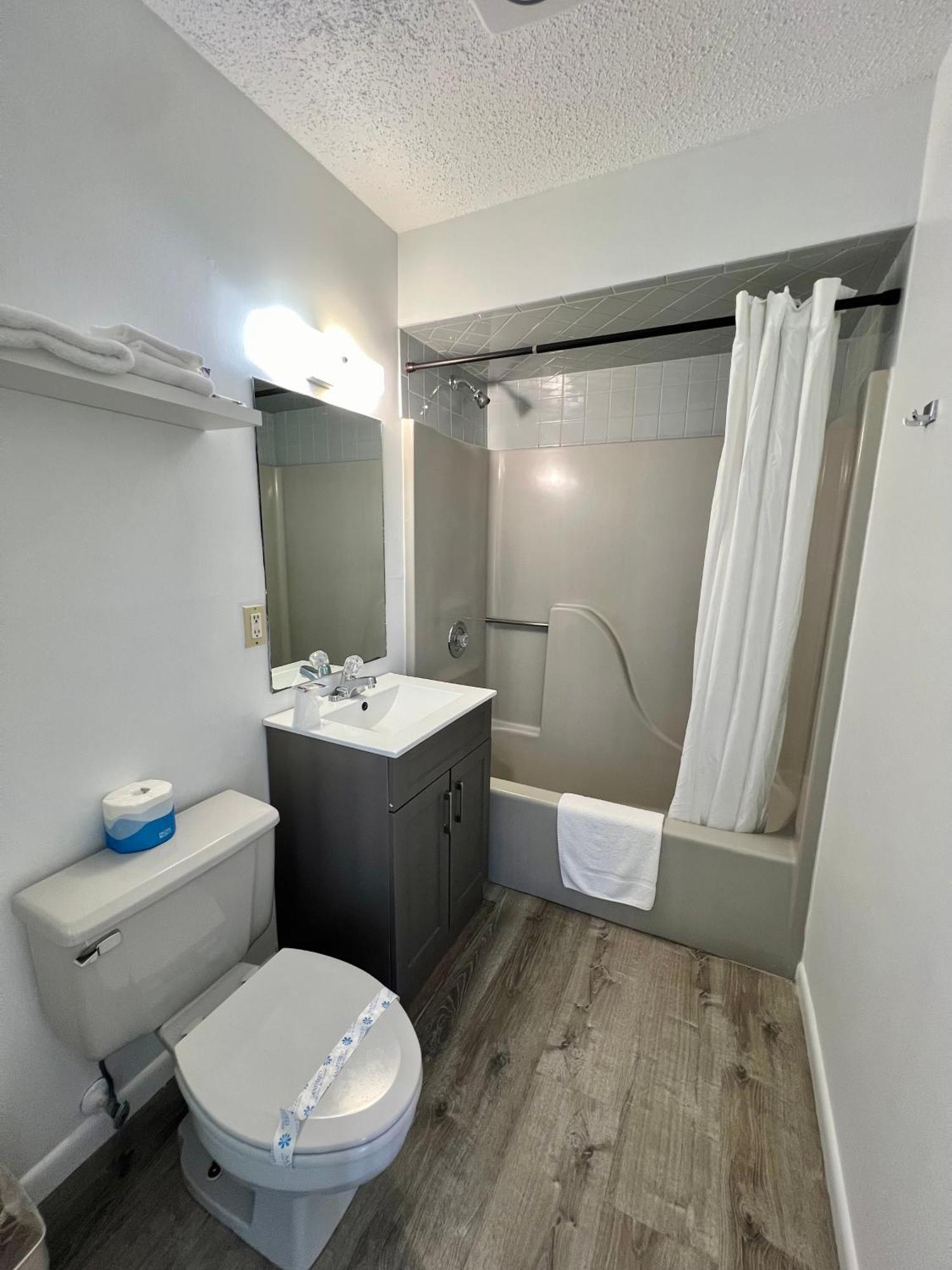 Sand Pebble Motor Lodge Пойнт-Плезант-Бич Экстерьер фото